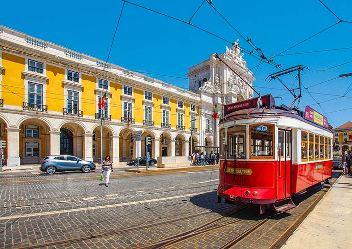 Image Lisbonne-Tramway voyage scolaire Côté Découvertes