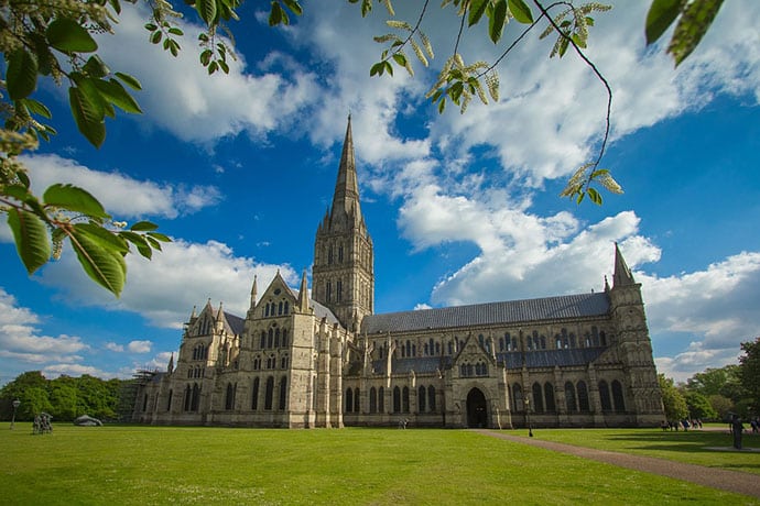 Image Salisbury-cathedrale voyage scolaire Côté Découvertes