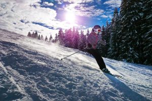 Image ski-contre-jour Alpes Tout Schuss Voyage Scolaire Côté Découvertes