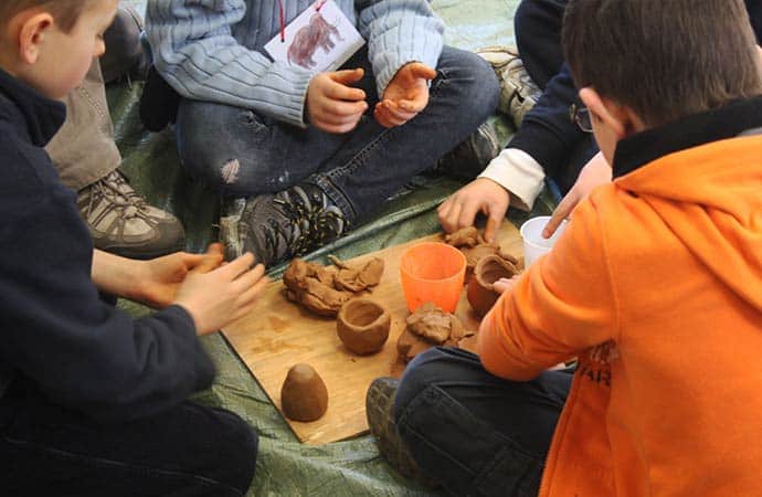 Image poterie-néolithique Classe de découverte Côté Découvertes