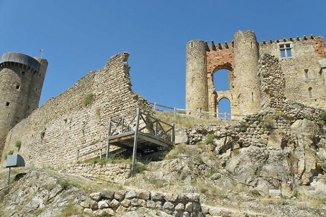 Image château haute loire Classe de découvertes Côté Découvertes