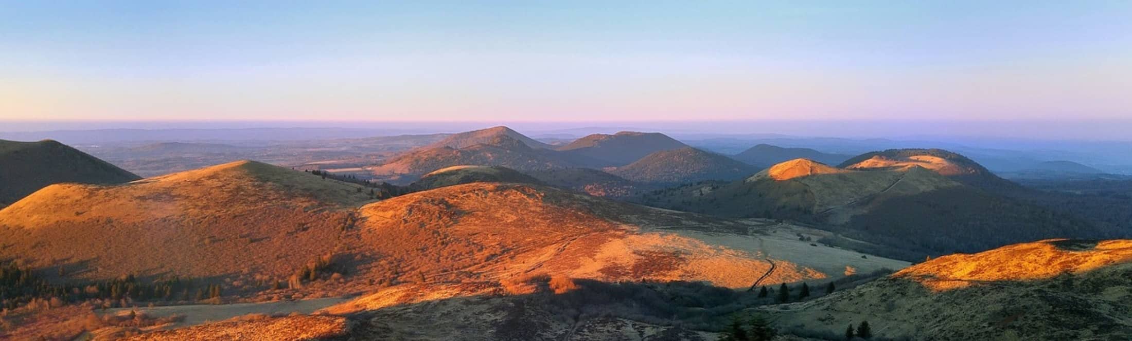 paysage puy de dome volcans d'auvergne