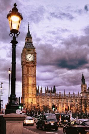 big ben de nuit à Londres et sa ville