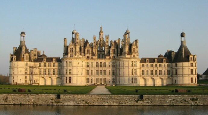 château de Chambord vue extérieure avec lac