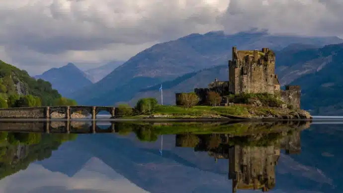 château sur un lac en Écosse