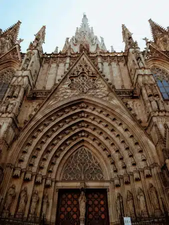 Architecture extérieure d'un monument en Espagne