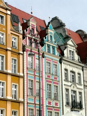 bâtiments colorés en pologne