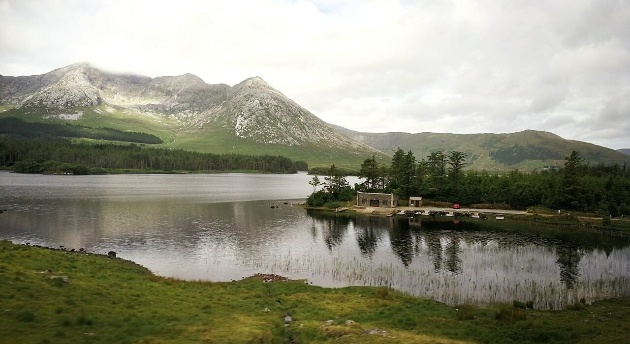 Parc national Connemara et lac en Irlande nature