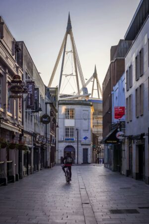 centre ville de cardiff et ses ruelles