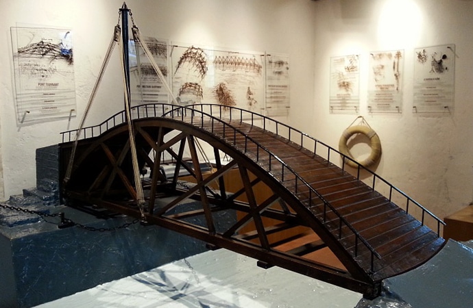 Pont de Léonard de Vinci présenté au château du Clos Lucé