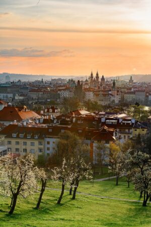 vue de loin de la ville de prague