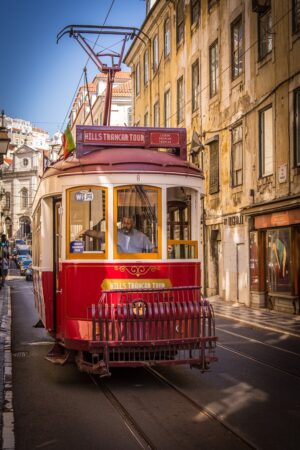 tramway dans la ville de lisbonne au portugal